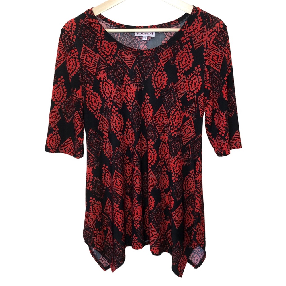 Ìolani || Made in Hawaii Black & Red Design Asymmetrical Blouse Top